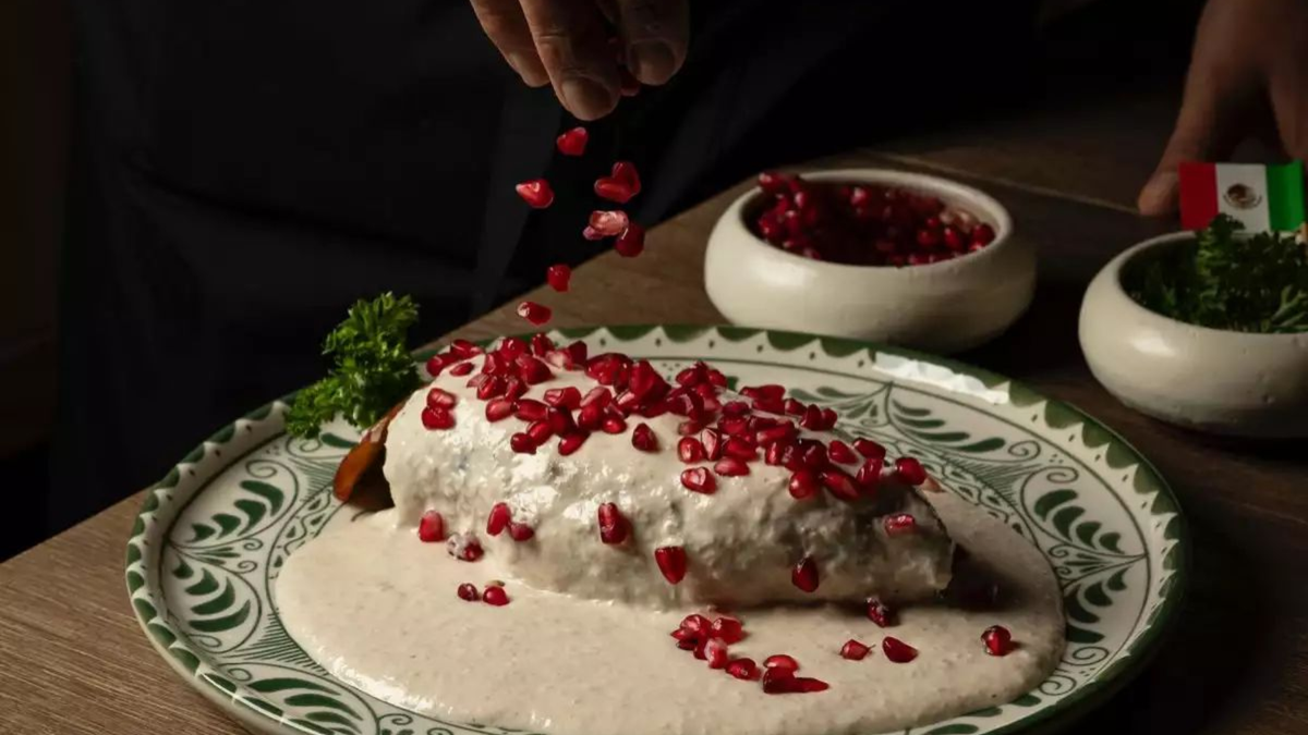 Chiles en nogada: historia, temporada, ingredientes y datos curiosos